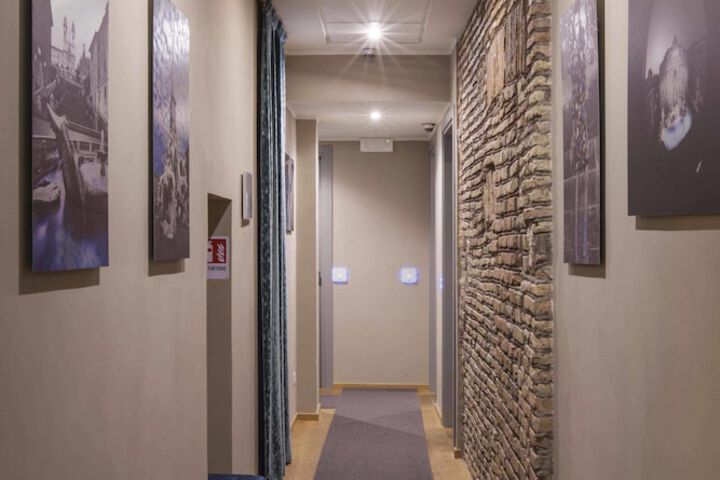 Ballroom/Hall 75 of 84