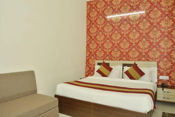 Room 4 of 27