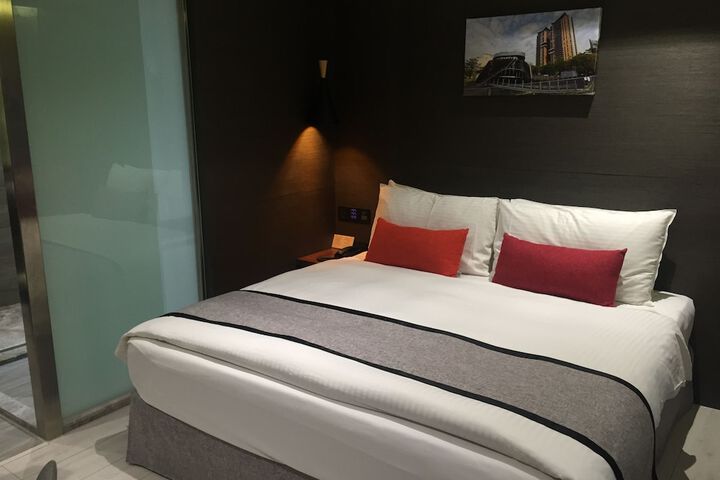Room 29 of 61