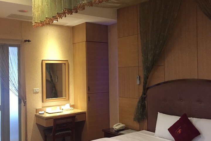 Room 2 of 79