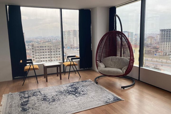 Room 8 of 18