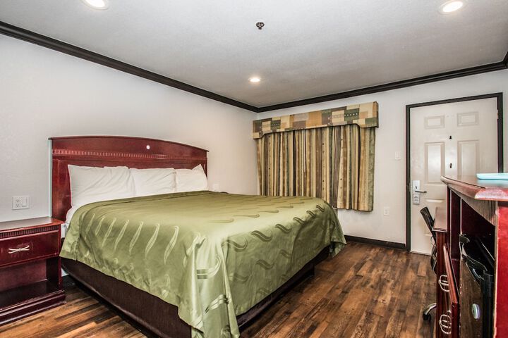 1 King Bed (1 of 8)