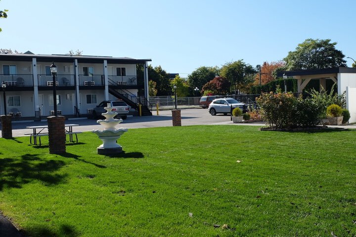Hotel Exterior 54 of 61