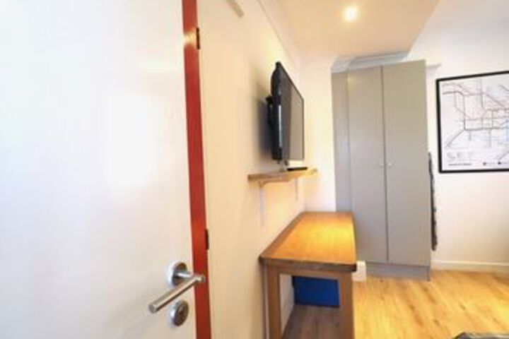 Room 62 of 96