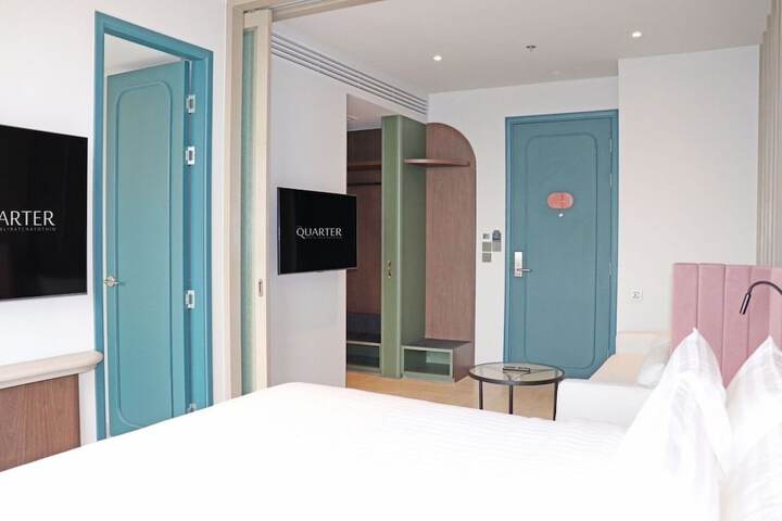 Room 9 of 79