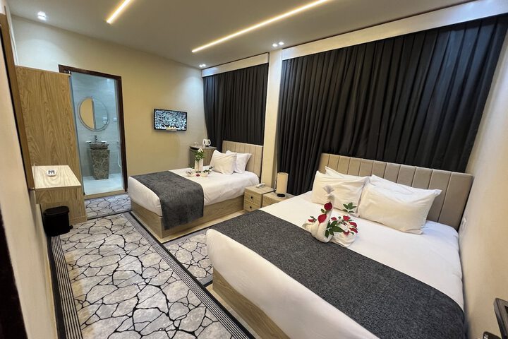 Room 2 of 27