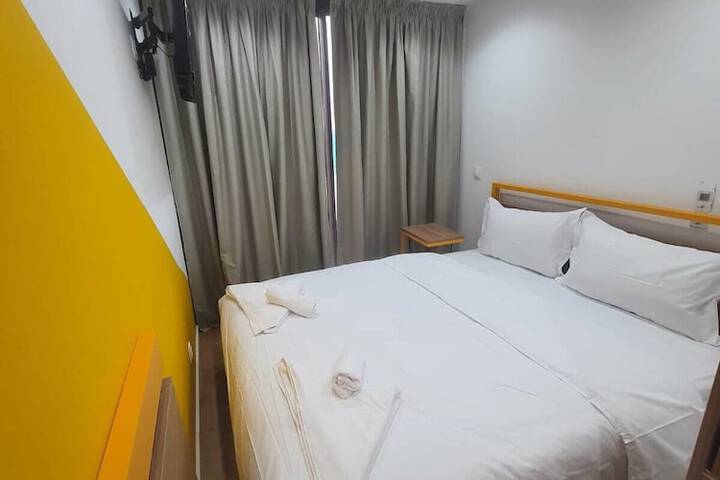 Room 11 of 18