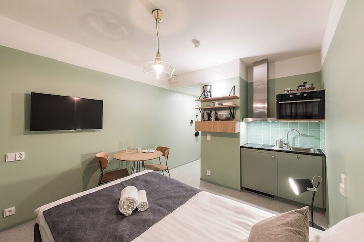 Room 10 of 77