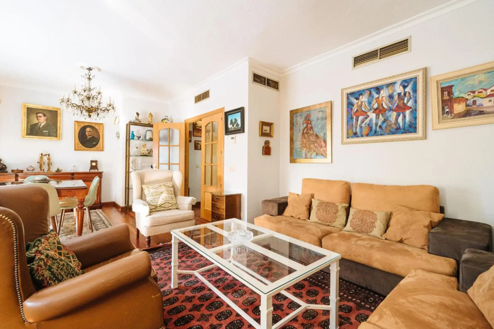 Acogedor Piso Con Parking Santa Justa