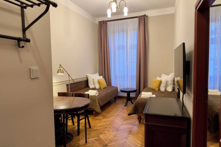 Room 10 of 121