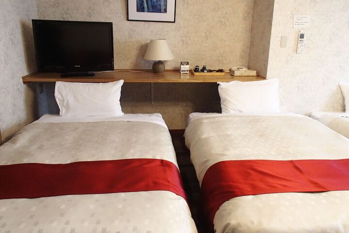 Room 12 of 72