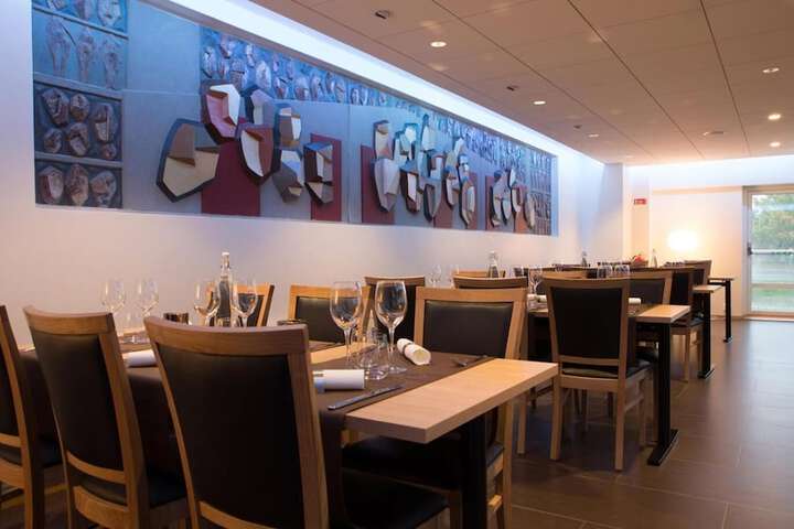 Dining 16 of 31