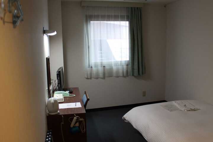 Room 7 of 32