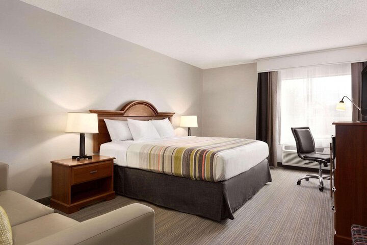 1 King Bed Accessible (4 of 8)