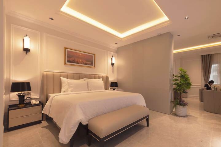 Room 17 of 48
