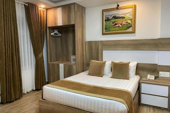 Room 10 of 35