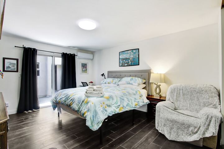 Room 2 of 25