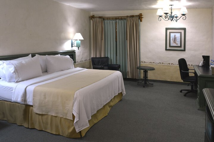 Room 4 of 61