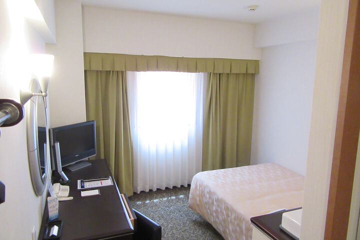 Room 11 of 103