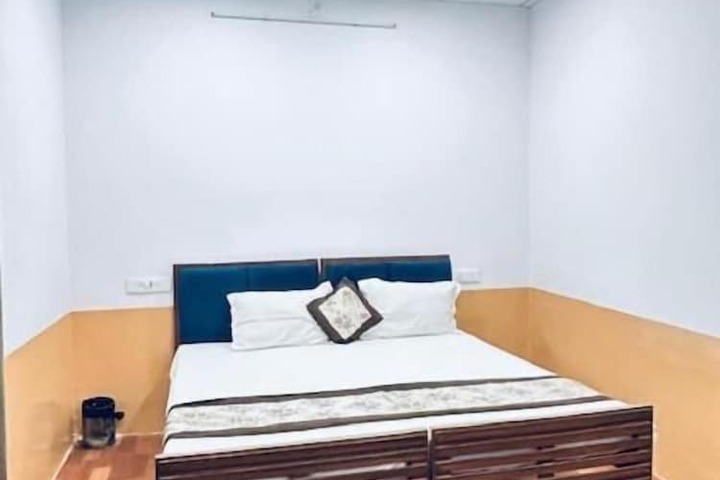 Room 3 of 32