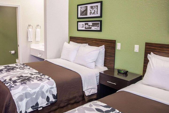 Double Bed Accessible (14 of 14)