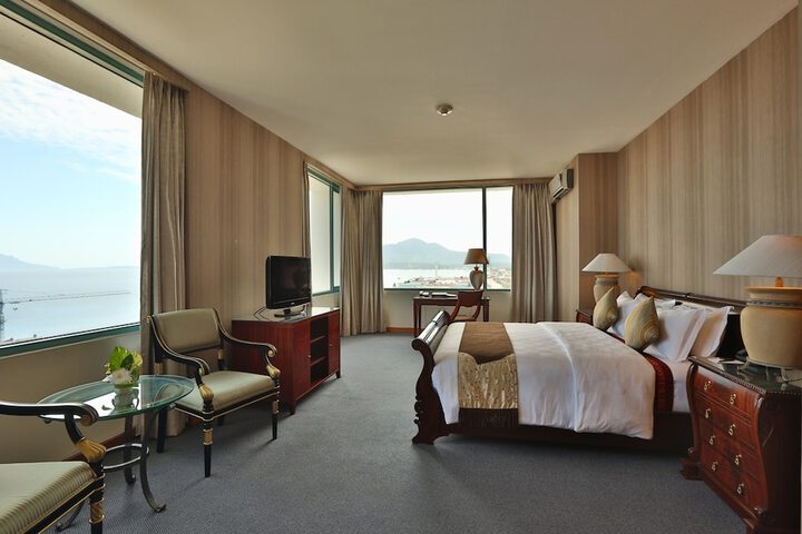 Room 18 of 73