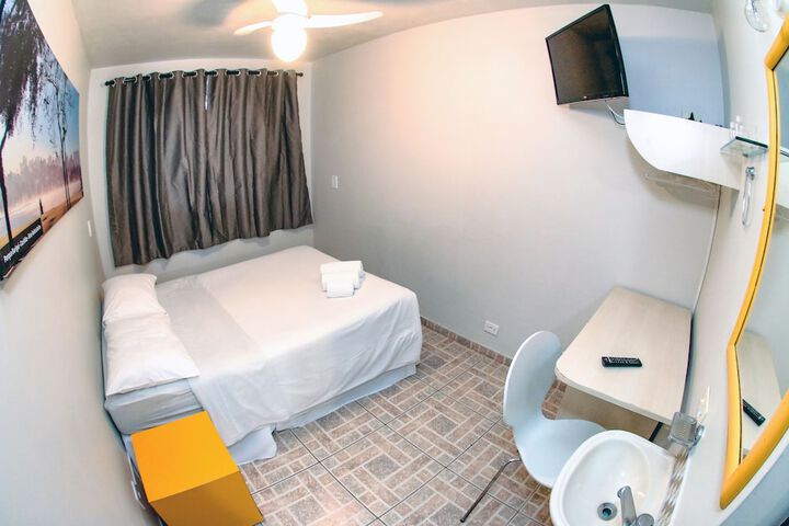 Room 16 of 48