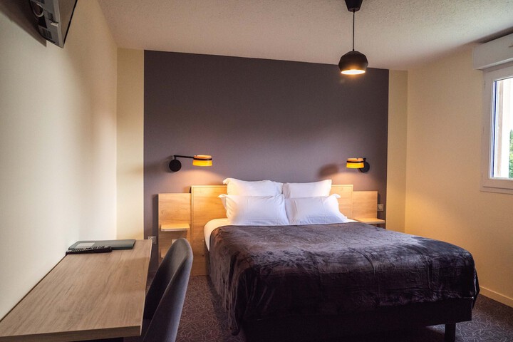 Room 9 of 32