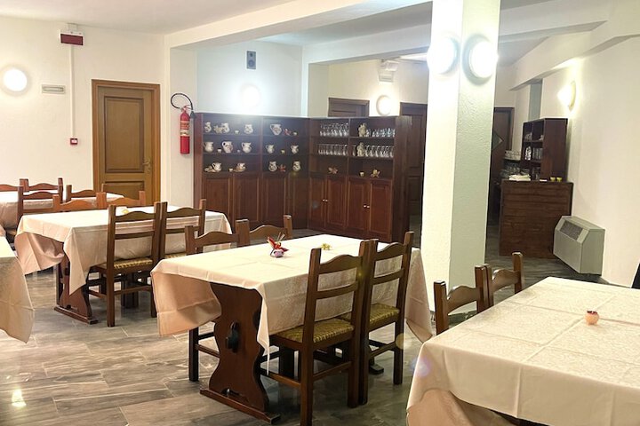 Dining 14 of 28