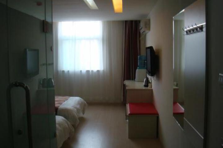 Room 2 of 2