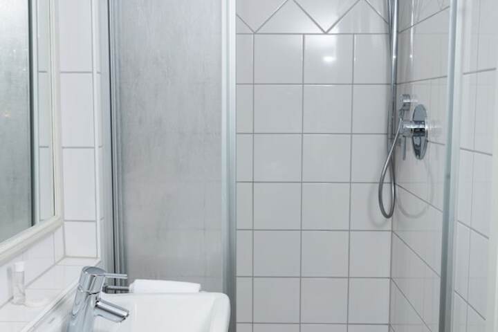 Room 44 of 66