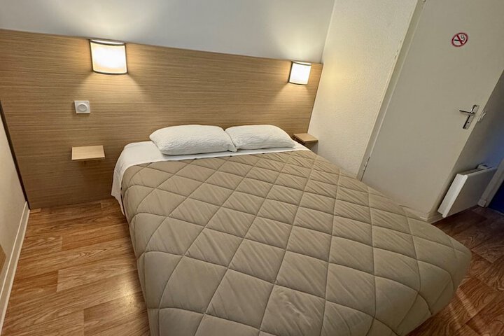 Room 9 of 30