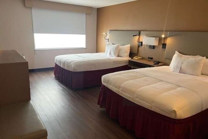 Room 5 of 9