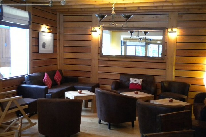 Lounge 37 of 45