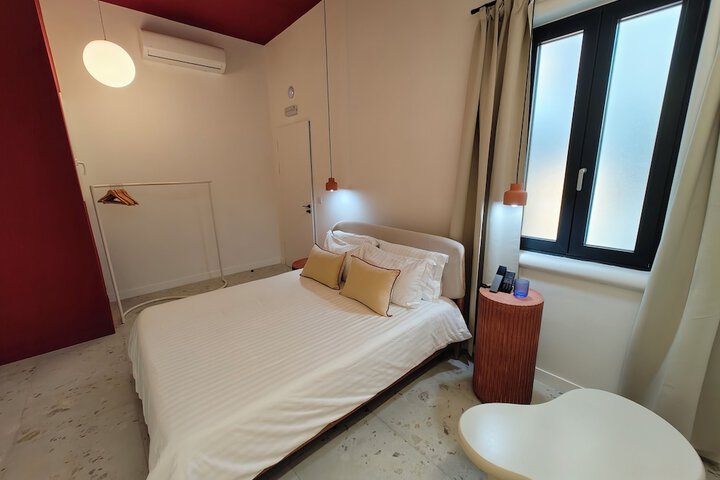 Room 10 of 80