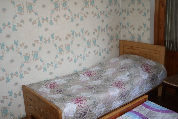 Room 9 of 27