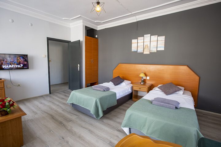 Room 16 of 83