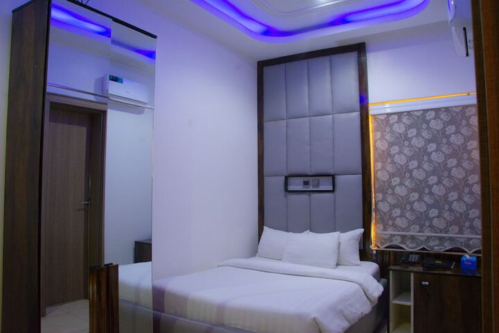 Room 15 of 24