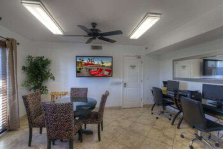Business Center 7 of 22