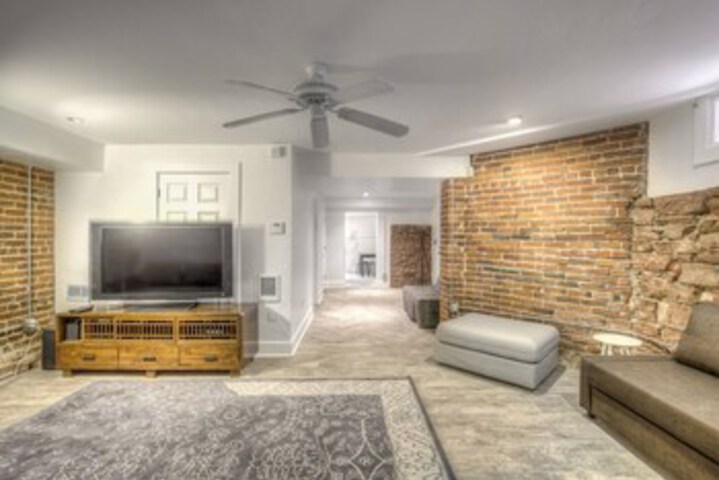 Room 25 of 63