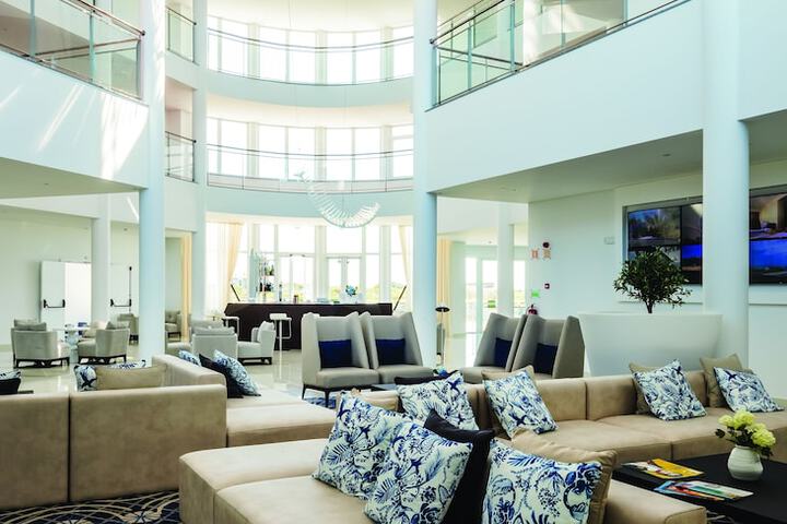 Entrance & Lobby