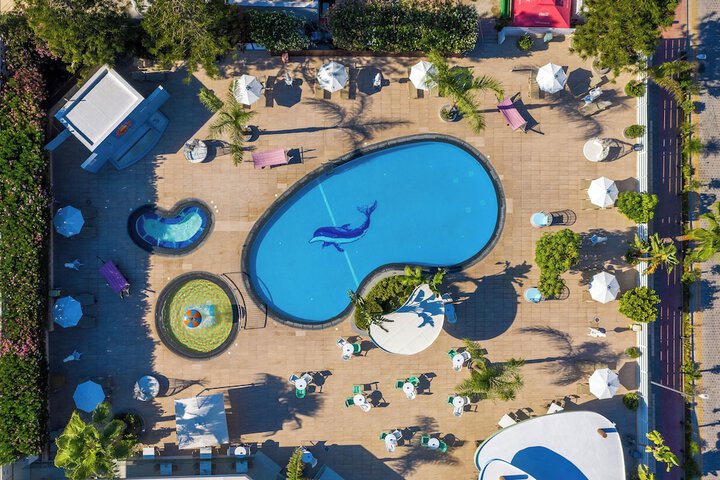 Pools & Facilities