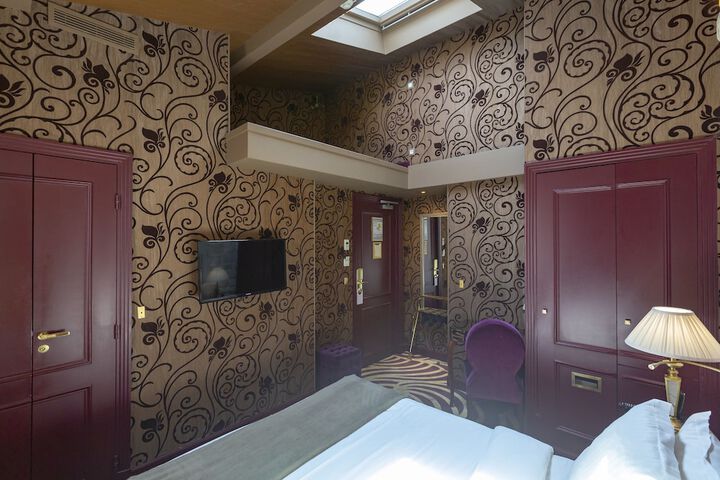 Room 14 of 39