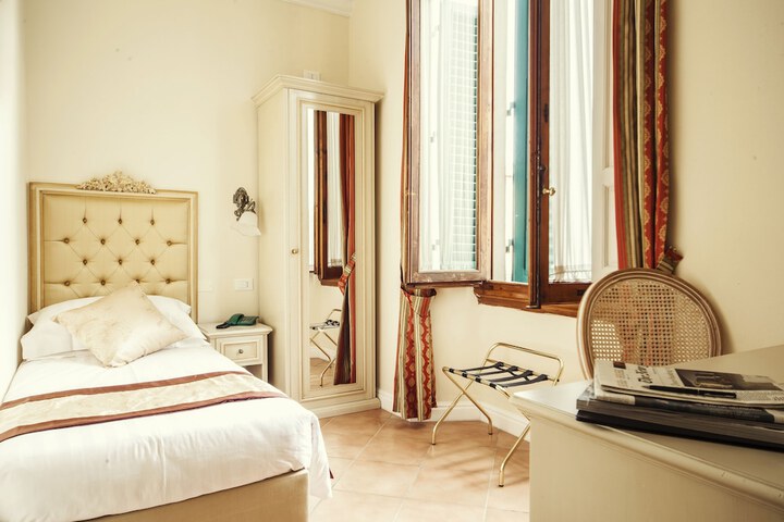 Room 12 of 54