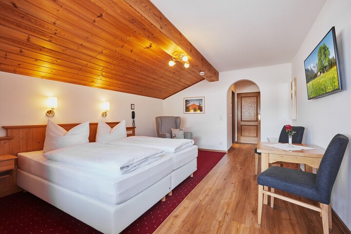 Room 6 of 24