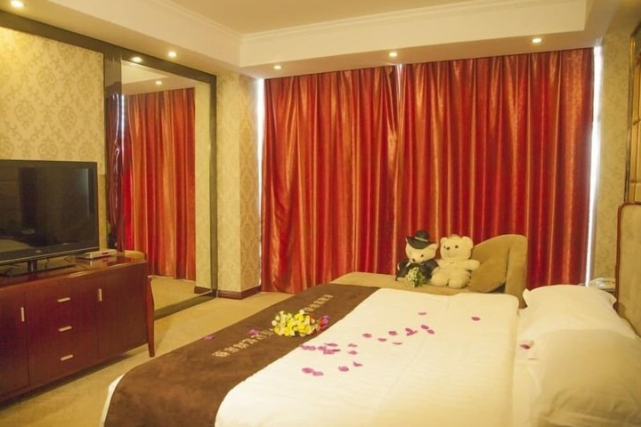 Room 13 of 34