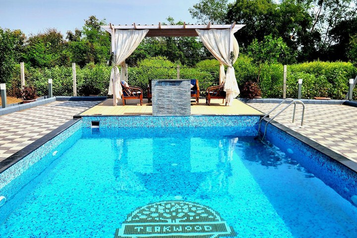 Pool 30 of 49
