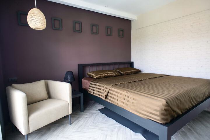 Room 27 of 102