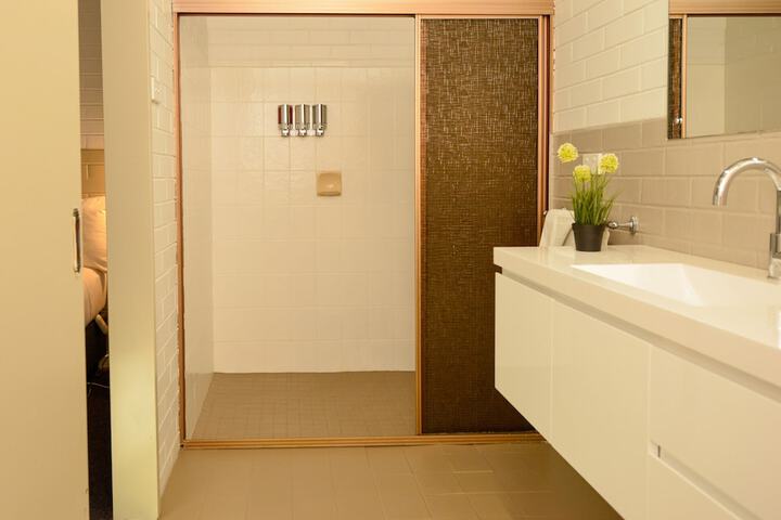 Room 33 of 63