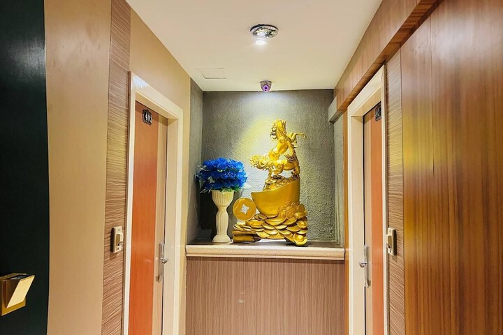 Ballroom/Hall 37 of 46